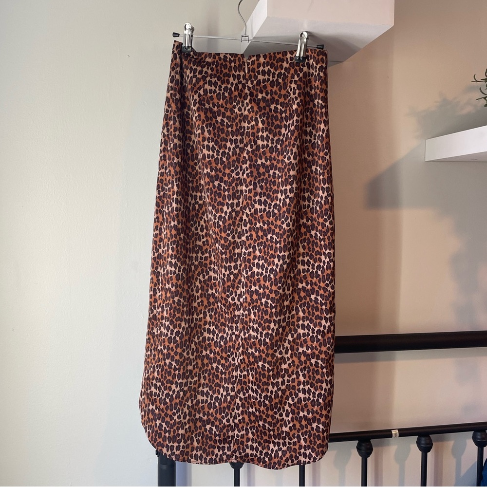Silk cheetah Urban Outfitters midi skirt - Picture 2 of 4